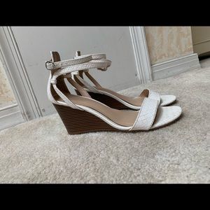 Kelly & Katie Tamra Sandal White Wedge 8.5